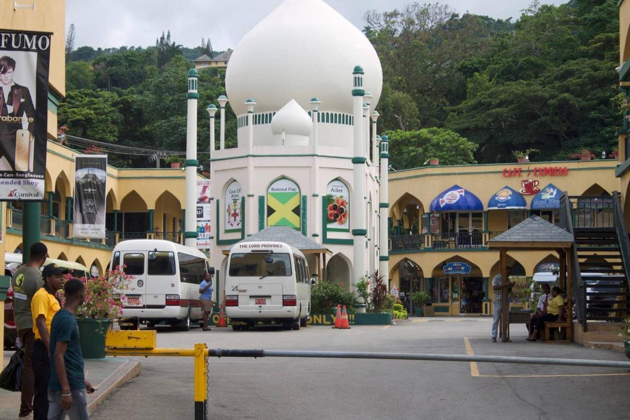 Rairoyale At Sand Castles Ocho Rios Exterior photo